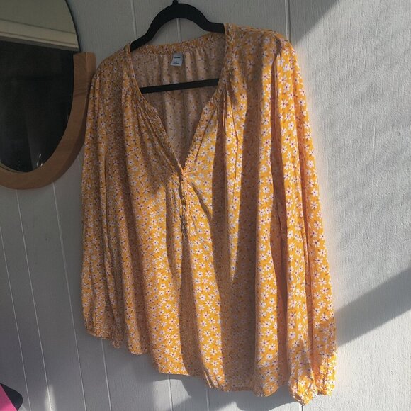 Blouse in Yellow Cotton by Old Navy, a Long Sleeve Daisy Print, V-neck pullover - Picture 1 of 6